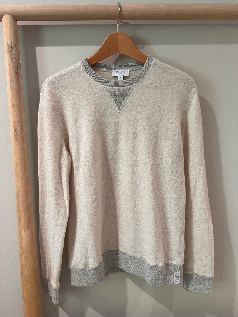 Todd Snyder beige grey trim crewneck pullover cashmere sweater sz medium